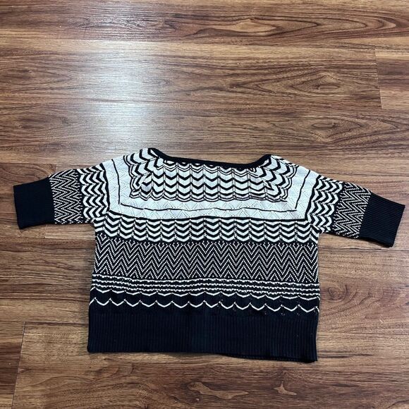 Mandee Women's Cropped Cardigan Short Sleeve Sweater Black Botton Down Sz Medium - Picture 5 of 5